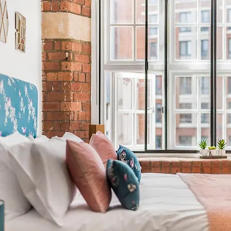 Chic One Bed Apartment- Living In Converted Cocoa Warehouse Parking Lägenhet *
