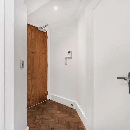 Chic One Bed Apartment- Living In Converted Cocoa Warehouse Parking Lägenhet *