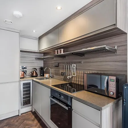 Chic One Bed Apartment- Living In Converted Cocoa Warehouse Parking Apartment