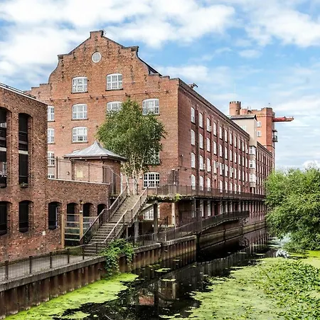 Chic One Bed Apartment- Living In Converted Cocoa Warehouse Parking * York