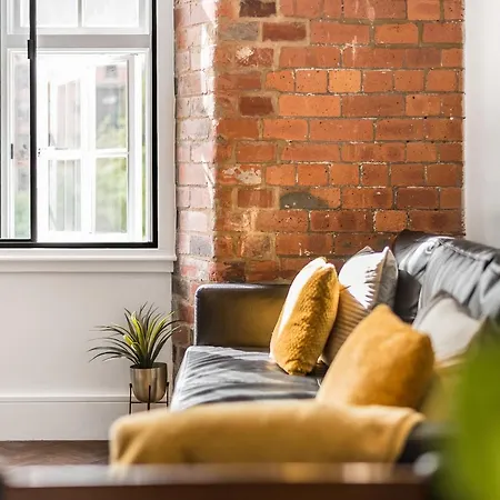 Chic One Bed Apartment- Living In Converted Cocoa Warehouse Parking Apartment