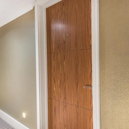 Chic One Bed Apartment- Living In Converted Cocoa Warehouse Parking * York