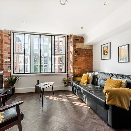 Chic One Bed Apartment- Living In Converted Cocoa Warehouse Parking Apartment