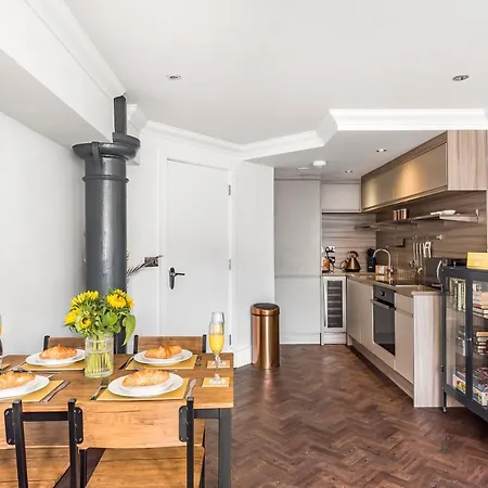 Chic One Bed Apartment- Living In Converted Cocoa Warehouse Parking