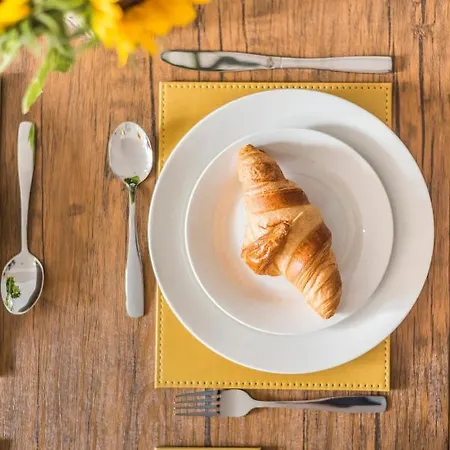 Chic One Bed Apartment- Living In Converted Cocoa Warehouse Parking York